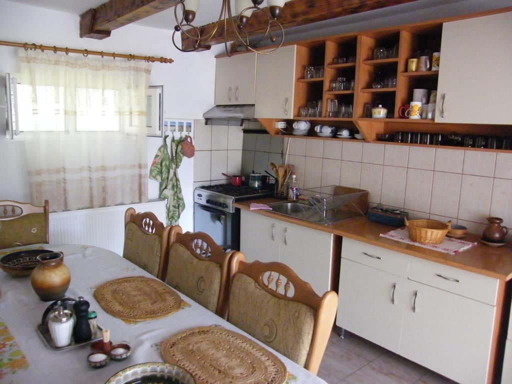 Pensiunea Casa Filoxenia Horezu Buitenkant foto