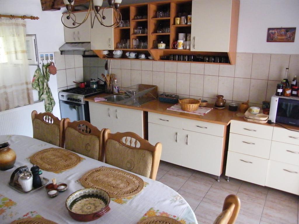 Pensiunea Casa Filoxenia Horezu Buitenkant foto