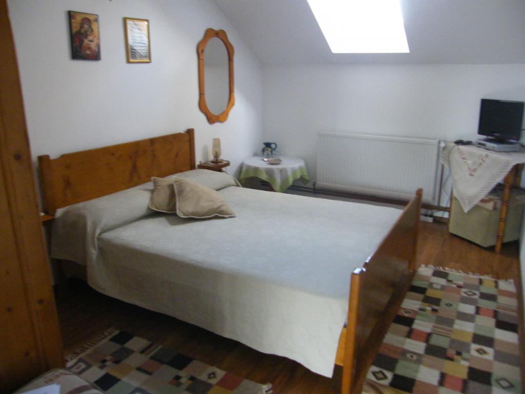 Pensiunea Casa Filoxenia Horezu Buitenkant foto