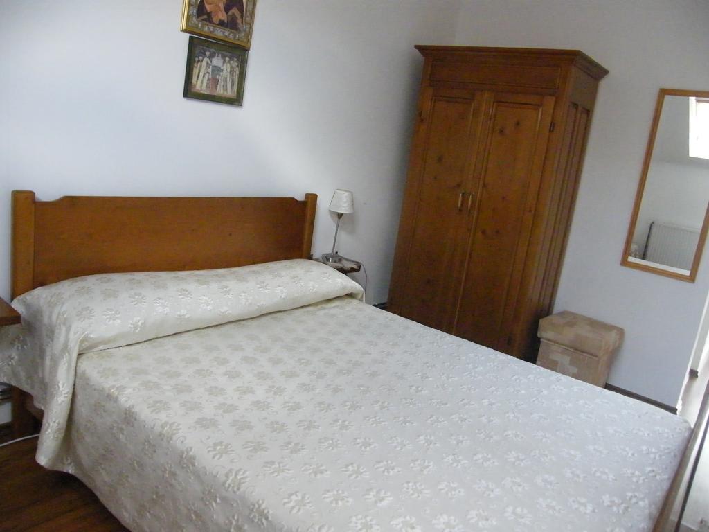 Pensiunea Casa Filoxenia Horezu Buitenkant foto