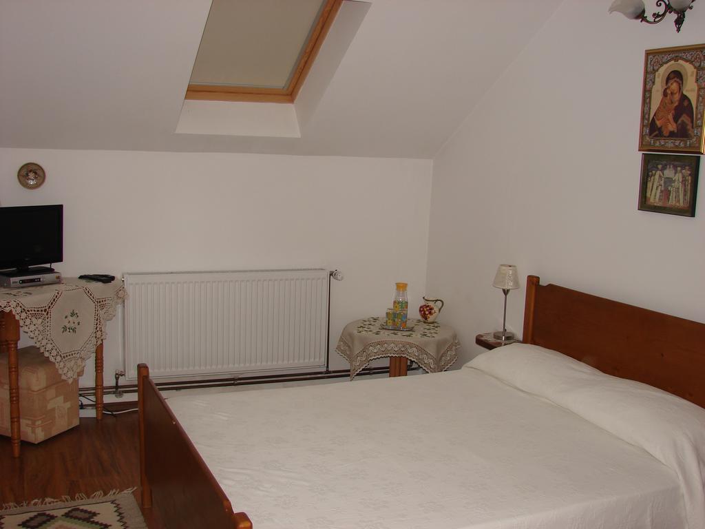 Pensiunea Casa Filoxenia Horezu Kamer foto