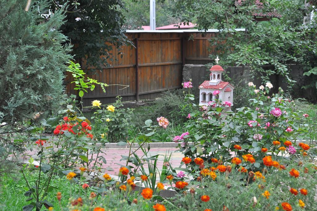 Pensiunea Casa Filoxenia Horezu Buitenkant foto